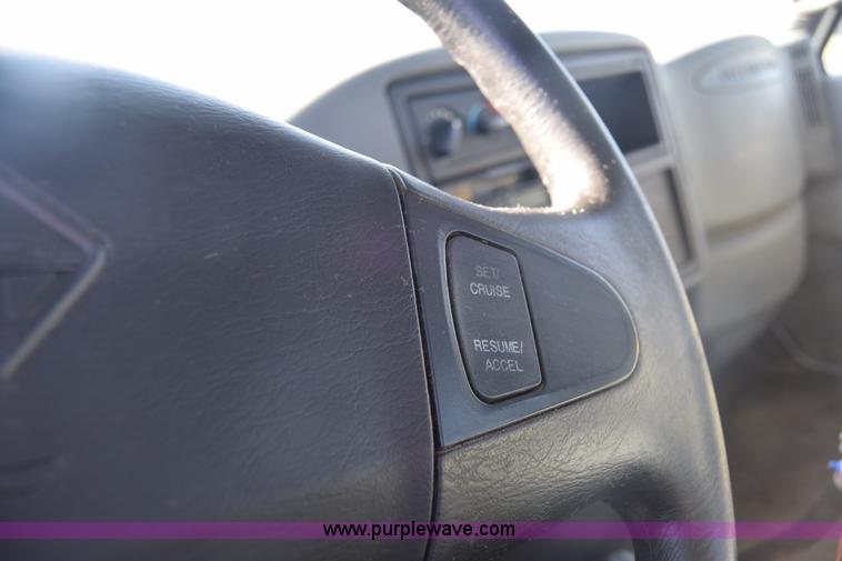 image for item L1061 2003 International 4200 flatbed truck