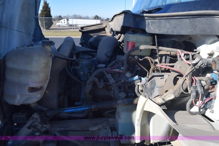 image for item L1061 2003 International 4200 flatbed truck