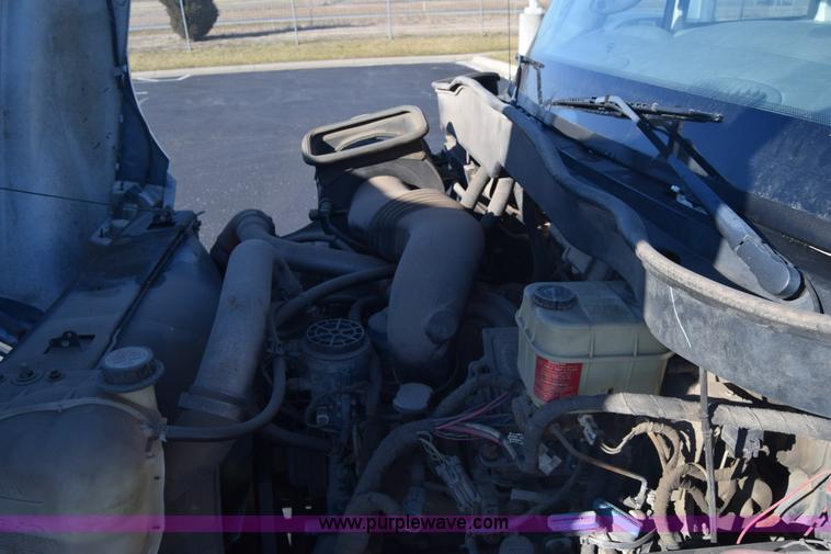 image for item L1061 2003 International 4200 flatbed truck