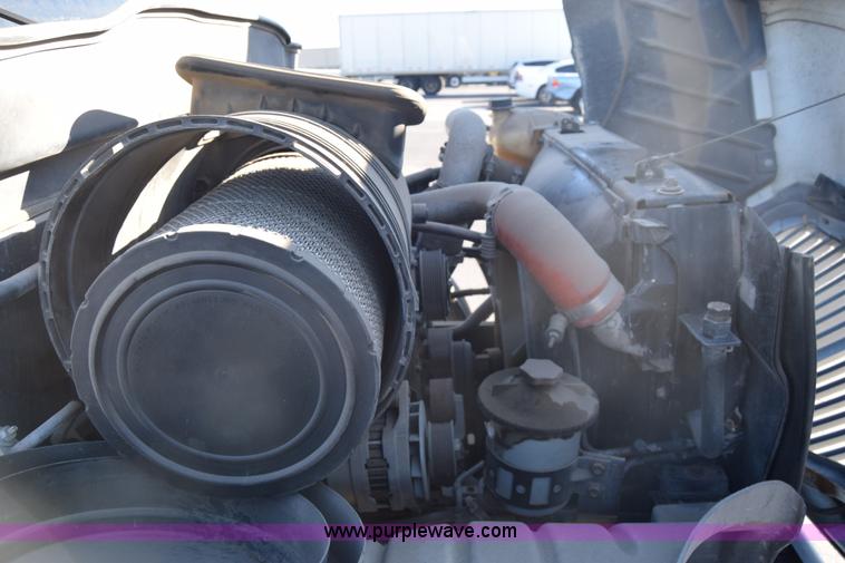 image for item L1061 2003 International 4200 flatbed truck