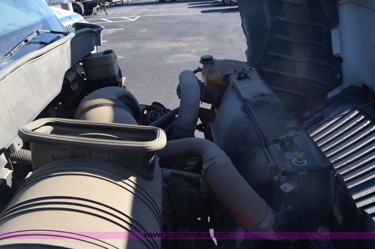 image for item L1061 2003 International 4200 flatbed truck