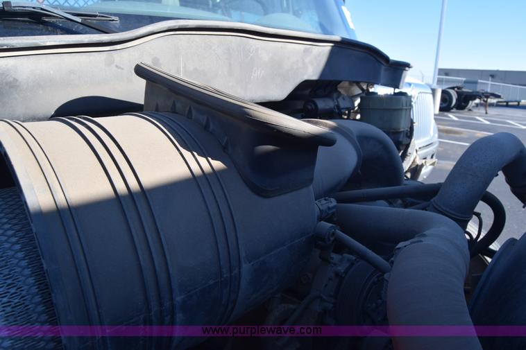 image for item L1061 2003 International 4200 flatbed truck