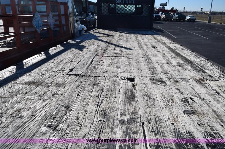 image for item L1061 2003 International 4200 flatbed truck