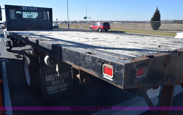 image for item L1061 2003 International 4200 flatbed truck
