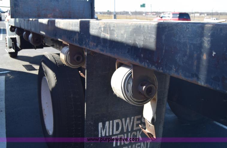 image for item L1061 2003 International 4200 flatbed truck