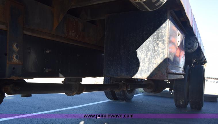 image for item L1061 2003 International 4200 flatbed truck