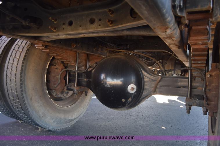 image for item L1061 2003 International 4200 flatbed truck