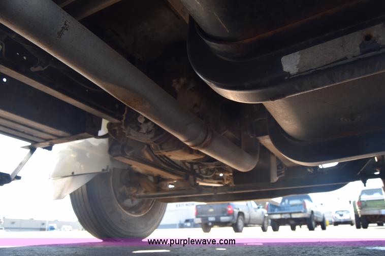 image for item L1061 2003 International 4200 flatbed truck