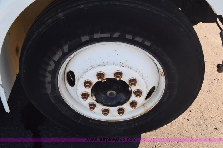 image for item L1061 2003 International 4200 flatbed truck