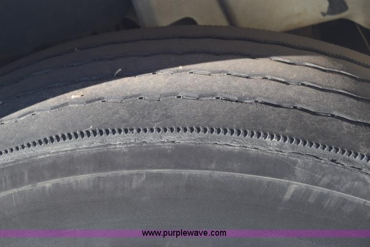 image for item L1061 2003 International 4200 flatbed truck