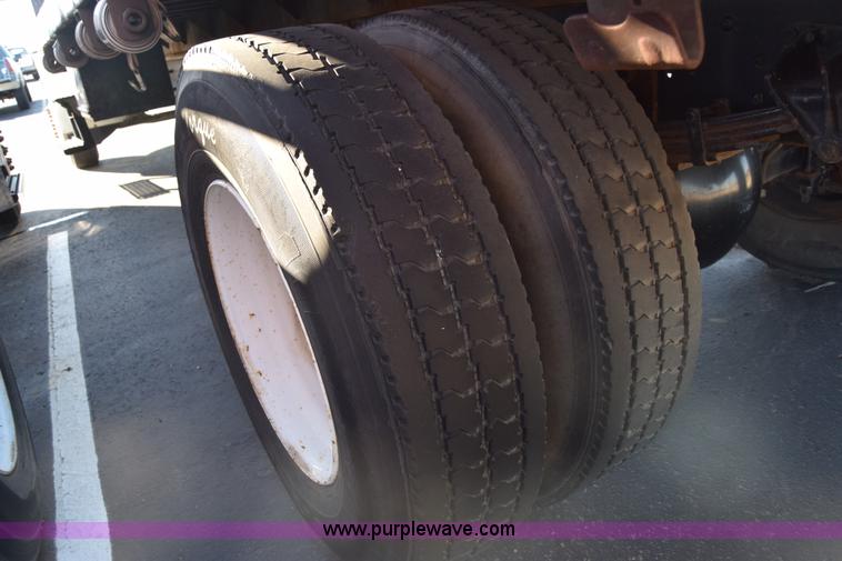 image for item L1061 2003 International 4200 flatbed truck