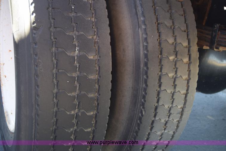 image for item L1061 2003 International 4200 flatbed truck