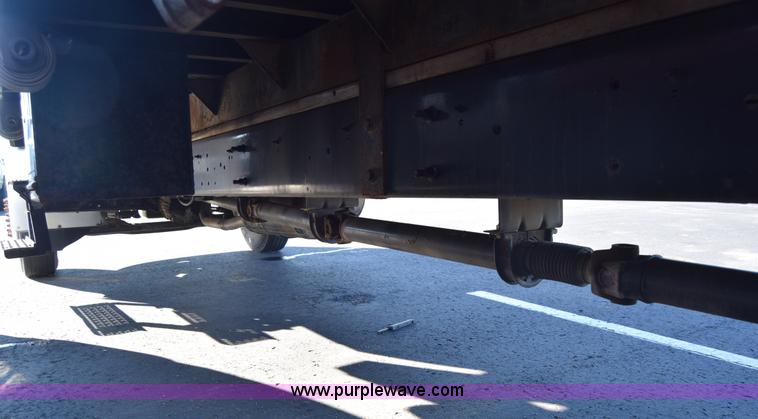 image for item L1061 2003 International 4200 flatbed truck