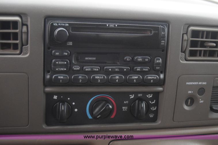 image for item L1205 2000 Ford F250 Super Duty SuperCab pickup truck