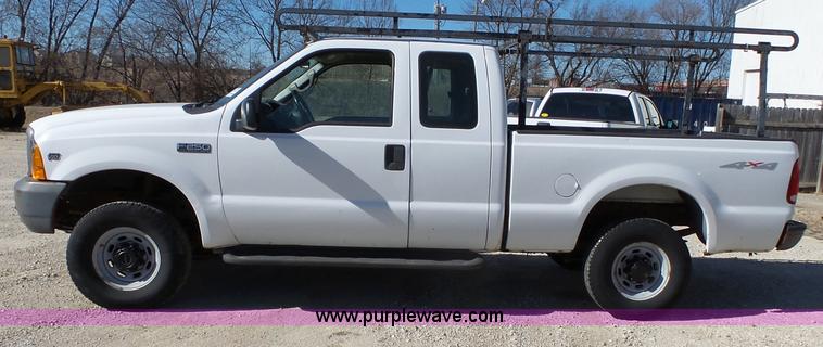 image for item L3649 1999 Ford F250 Super Duty XL SuperCab pickup truck