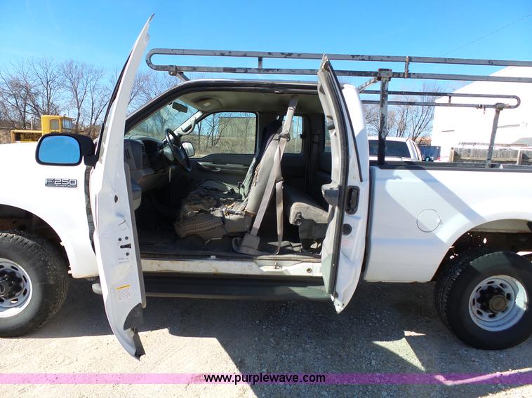 image for item L3649 1999 Ford F250 Super Duty XL SuperCab pickup truck