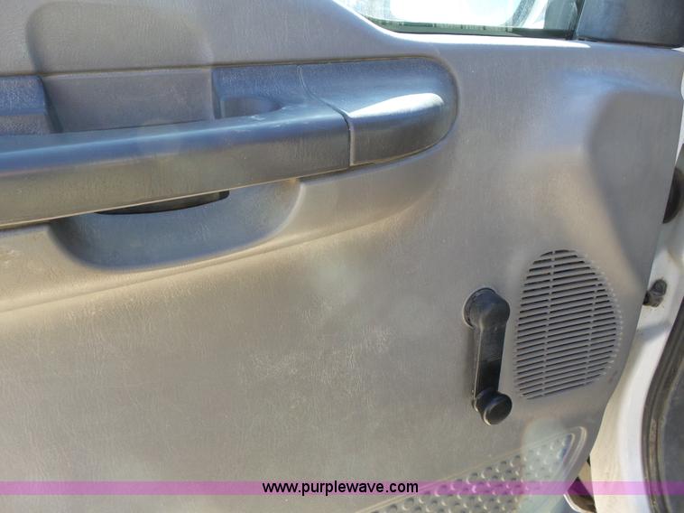 image for item L3649 1999 Ford F250 Super Duty XL SuperCab pickup truck