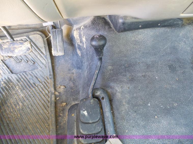 image for item L3649 1999 Ford F250 Super Duty XL SuperCab pickup truck