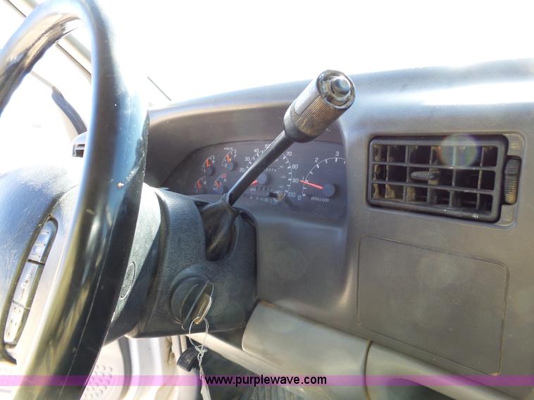 image for item L3649 1999 Ford F250 Super Duty XL SuperCab pickup truck