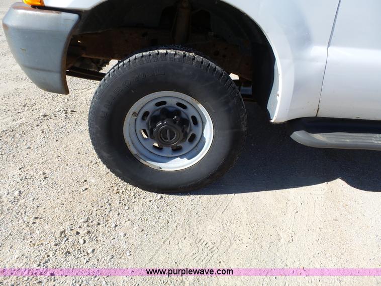 image for item L3649 1999 Ford F250 Super Duty XL SuperCab pickup truck