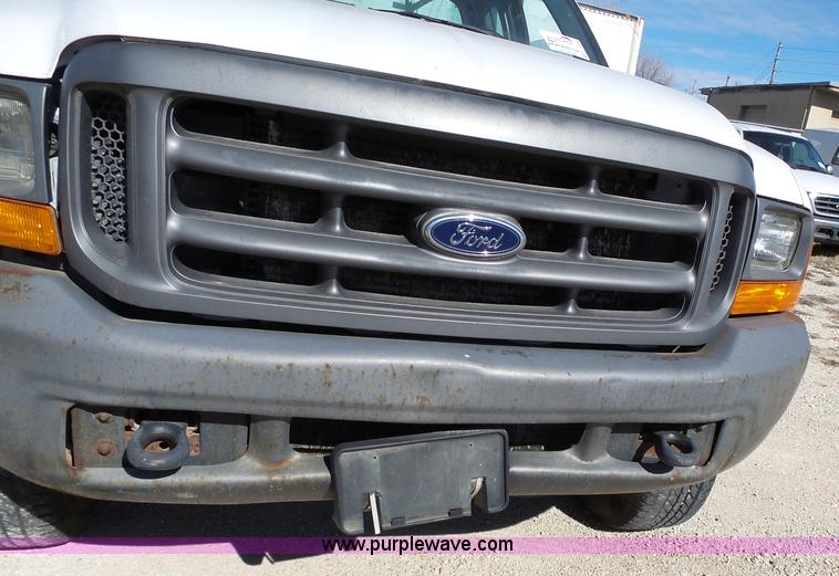 image for item L3649 1999 Ford F250 Super Duty XL SuperCab pickup truck