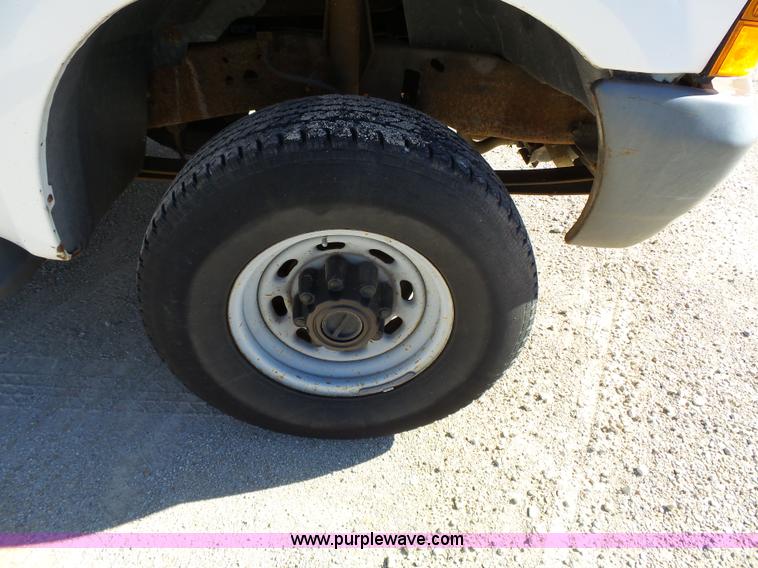 image for item L3649 1999 Ford F250 Super Duty XL SuperCab pickup truck