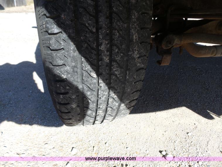 image for item L3649 1999 Ford F250 Super Duty XL SuperCab pickup truck