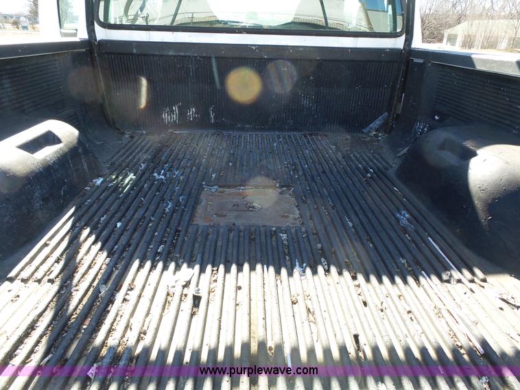 image for item L3649 1999 Ford F250 Super Duty XL SuperCab pickup truck