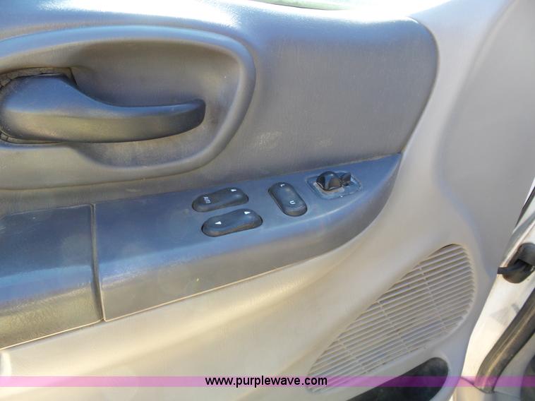 image for item L3651 2001 Ford F150 SuperCab pickup truck