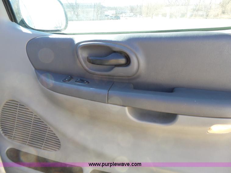 image for item L3651 2001 Ford F150 SuperCab pickup truck