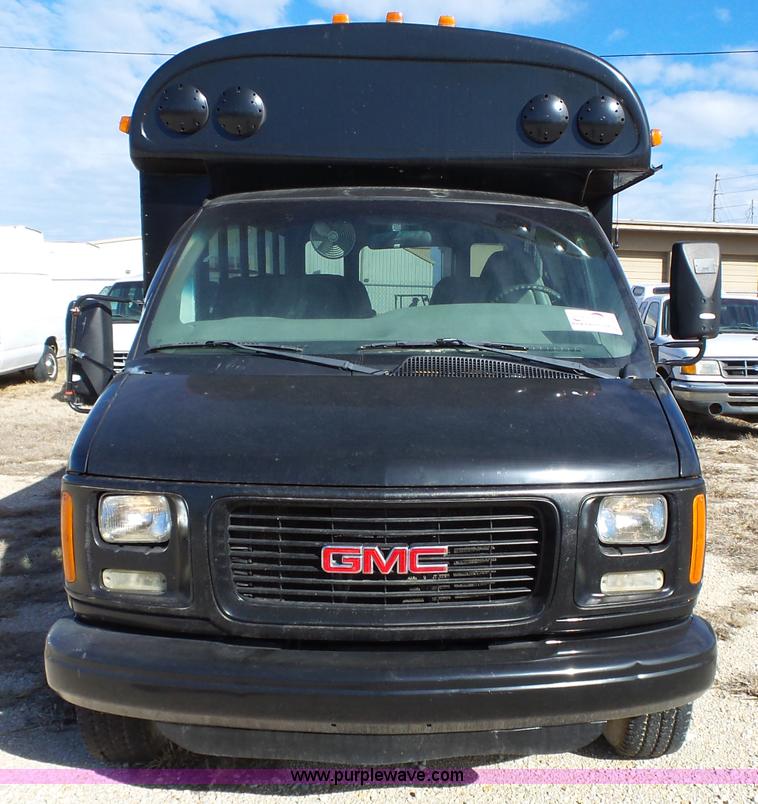 image for item L3654 2001 GMC Savana G3500 Cargo shuttle bus