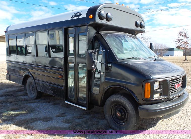 image for item L3654 2001 GMC Savana G3500 Cargo shuttle bus