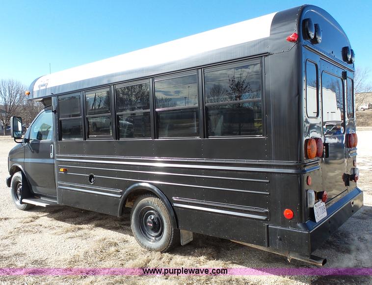 image for item L3654 2001 GMC Savana G3500 Cargo shuttle bus