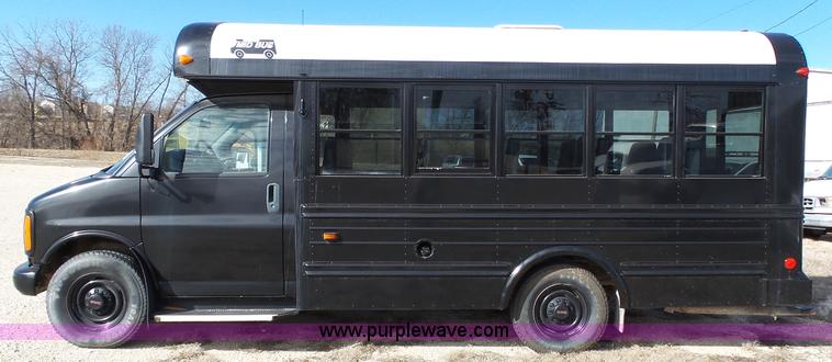 image for item L3654 2001 GMC Savana G3500 Cargo shuttle bus