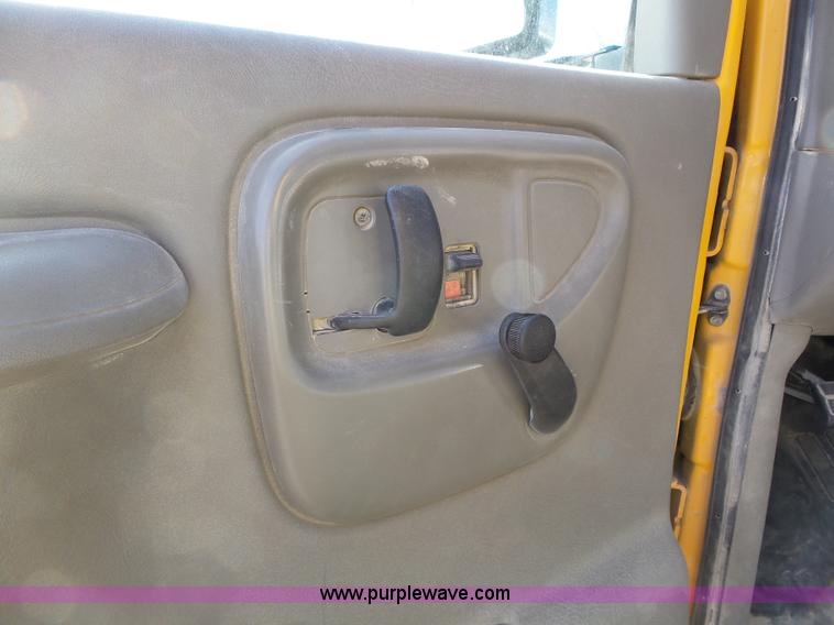 image for item L3654 2001 GMC Savana G3500 Cargo shuttle bus