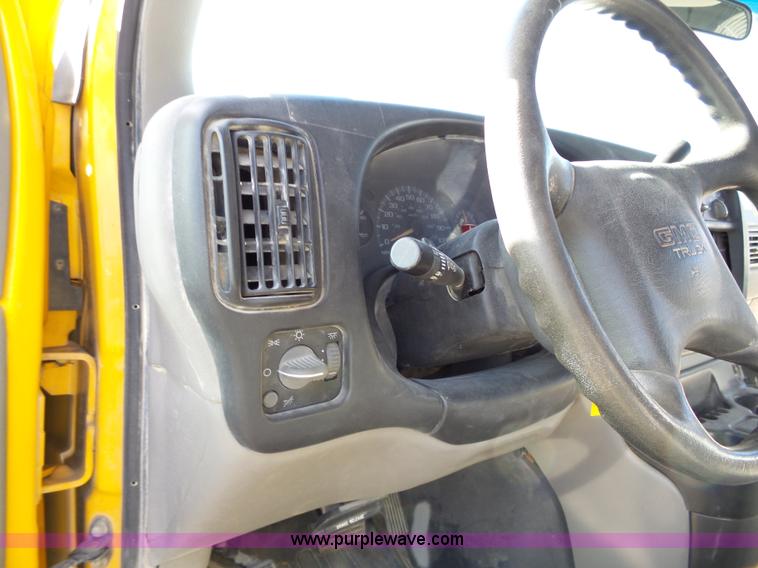 image for item L3654 2001 GMC Savana G3500 Cargo shuttle bus