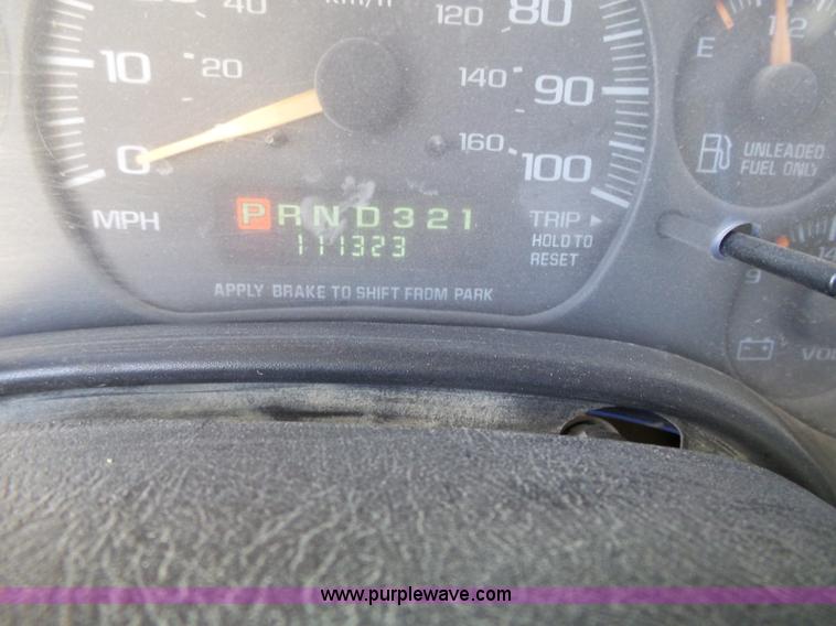 image for item L3654 2001 GMC Savana G3500 Cargo shuttle bus