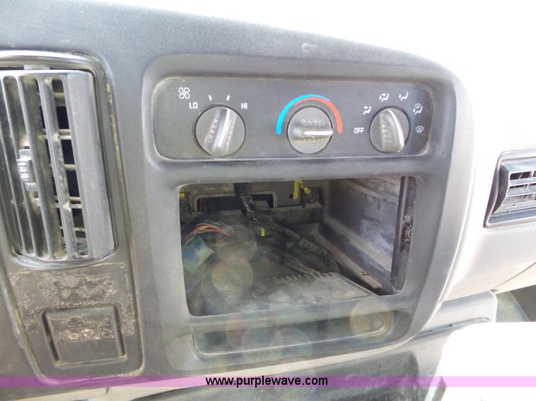 image for item L3654 2001 GMC Savana G3500 Cargo shuttle bus