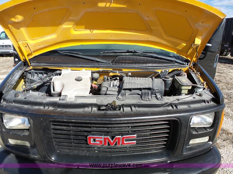 image for item L3654 2001 GMC Savana G3500 Cargo shuttle bus