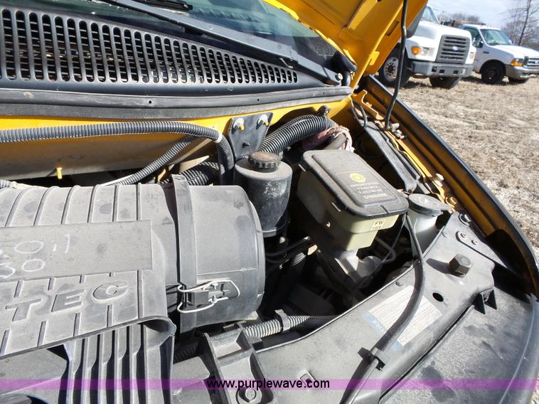 image for item L3654 2001 GMC Savana G3500 Cargo shuttle bus