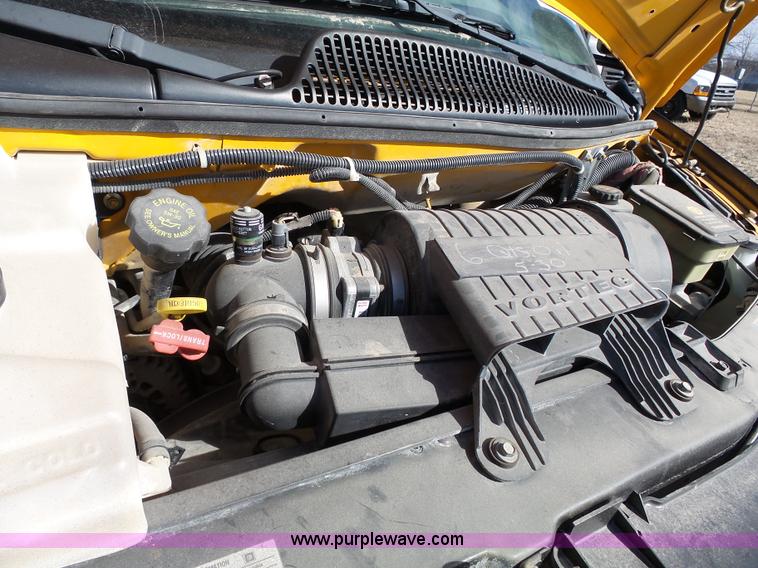 image for item L3654 2001 GMC Savana G3500 Cargo shuttle bus