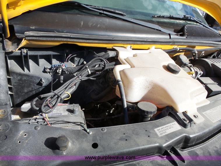 image for item L3654 2001 GMC Savana G3500 Cargo shuttle bus