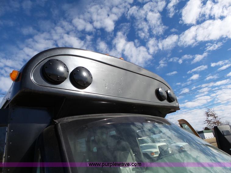 image for item L3654 2001 GMC Savana G3500 Cargo shuttle bus