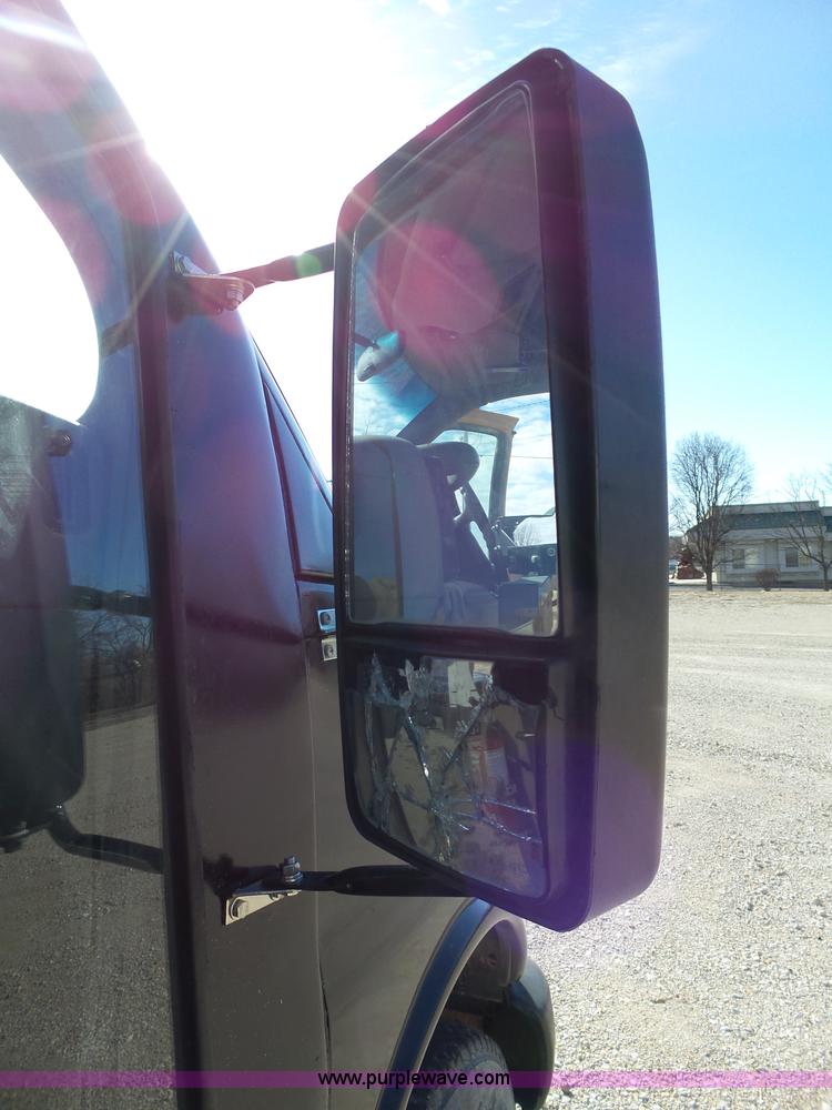 image for item L3654 2001 GMC Savana G3500 Cargo shuttle bus