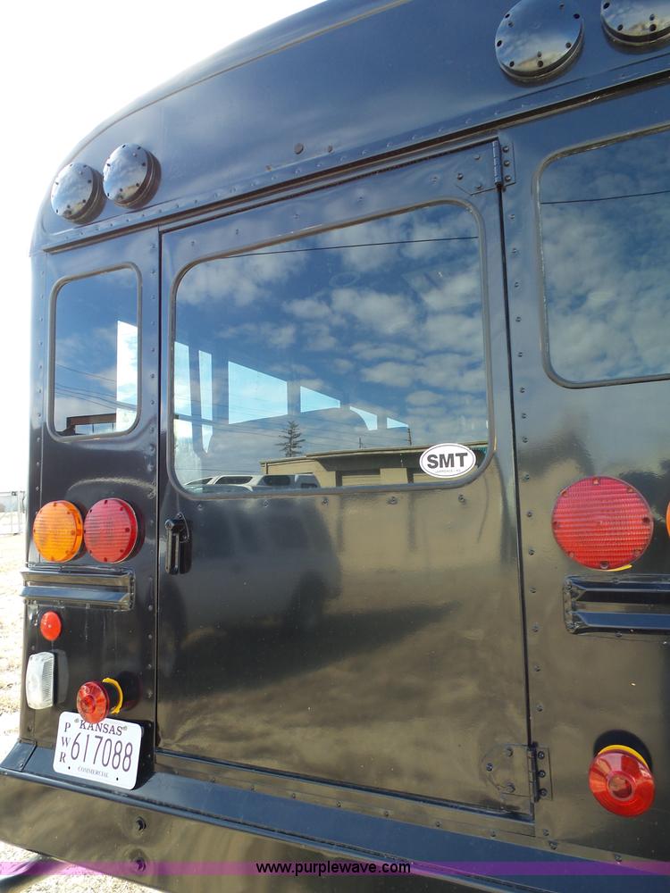 image for item L3654 2001 GMC Savana G3500 Cargo shuttle bus