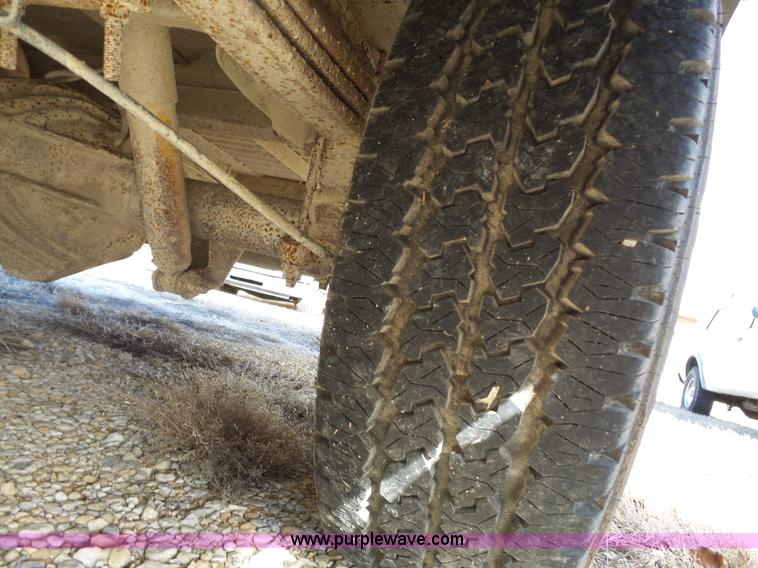 image for item L3654 2001 GMC Savana G3500 Cargo shuttle bus