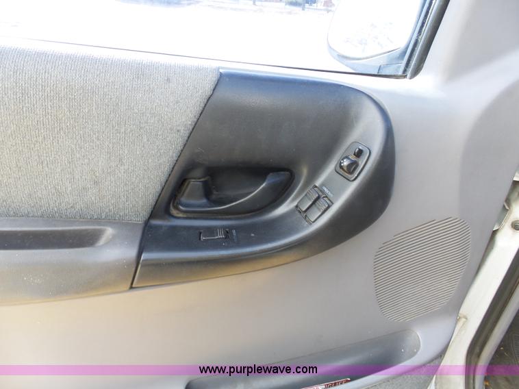 image for item L3655 1994 Ford Ranger SuperCab pickup truck