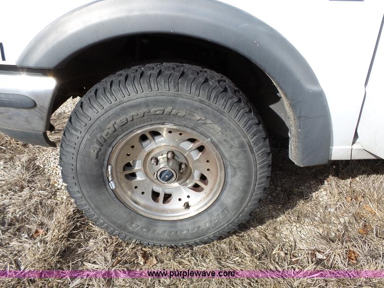 image for item L3655 1994 Ford Ranger SuperCab pickup truck