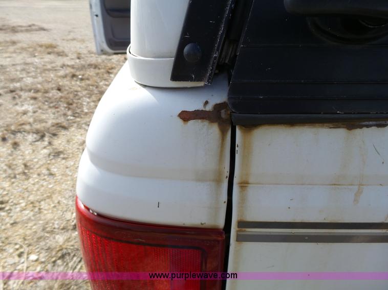 image for item L3655 1994 Ford Ranger SuperCab pickup truck