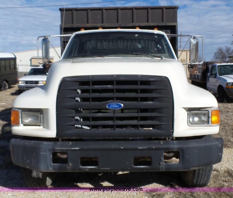 image for item L3656 1995 Ford F700 dump truck